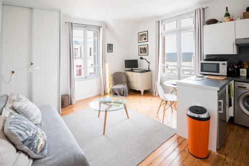 27 m2 apartment, SEA VIEW, heart of the city!