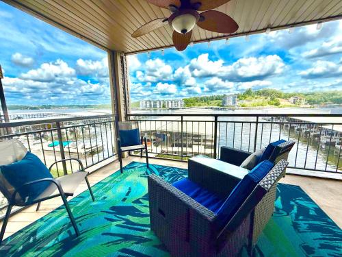 Μπαλκόνι ή βεράντα στο Lakefront Luxury 2bd2ba Condo At The Falls-7pp