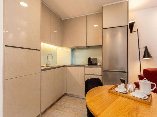 Modern & Cozy apartment, by the beach
