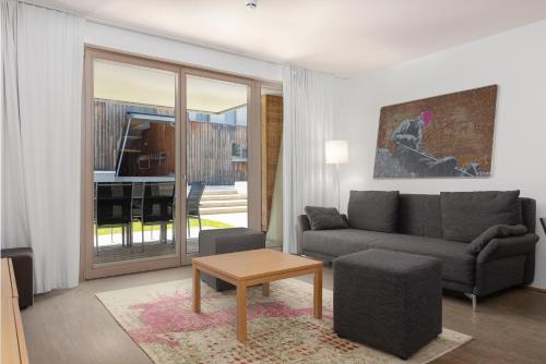 Χώρος καθιστικού στο Alpenrock Schladming by ALPS RESORTS