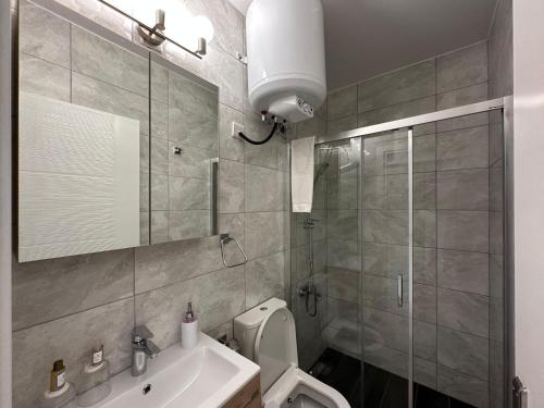 Ένα μπάνιο στο Famagustian Guest Rooms