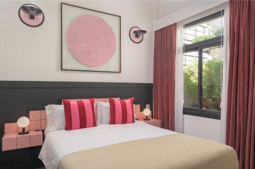 a bedroom with a large bed and a window at FAUNA Montevideo in Montevideo