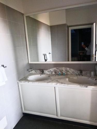 a bathroom with two sinks and a large mirror at Hotel La Fayette Giugliano Licola in Giugliano in Campania