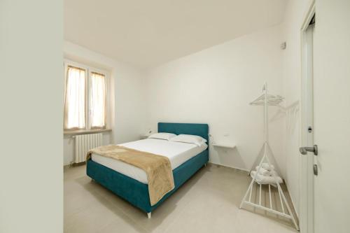 a bedroom with a bed in a white room at Casa Vacanze Vanda in Ostuni