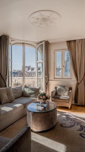 La Clef Louvre Paris by The Crest Collection