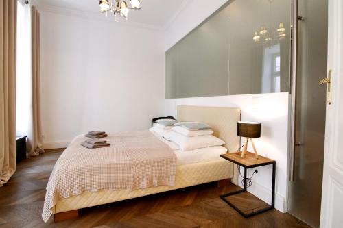 Urban Oasis in Neubau with Cozy Fireplace