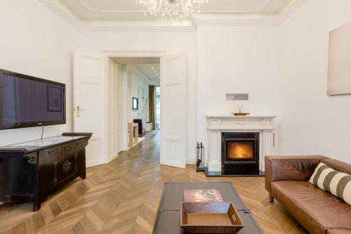 Urban Oasis in Neubau with Cozy Fireplace