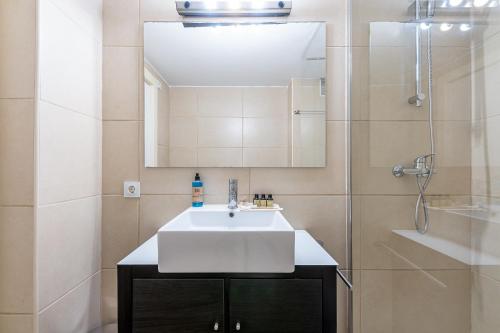 797HOLIDAY RENTALS- Piso contemporaneo frente al mar