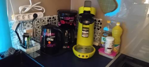 a kitchen counter with a yellow blender on it at Emeraude aux 1000 Etangs in Belonchamp