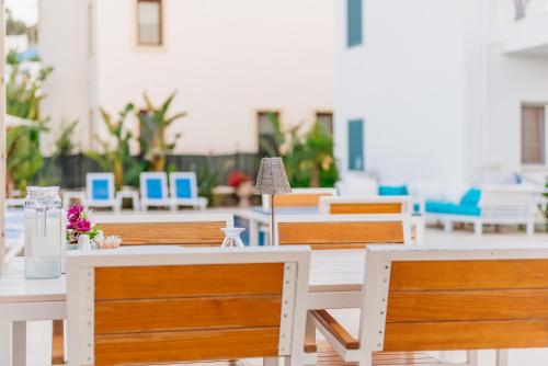 a group of chairs and tables in a patio at Via Farilya Hotel in Gundogan