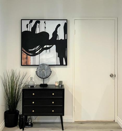 Hollywood Black Habitat photo 20