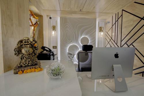 an apple computer sitting on a table in a room at Empire Platinum Suites in New Delhi