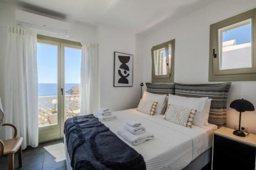 Postel nebo postele na pokoji v ubytování IRENA Residences