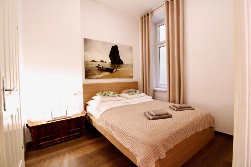 Bright & Chic Downtown Hideaway