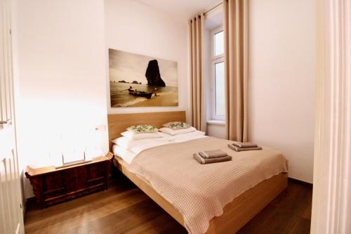 Bright & Chic Downtown Hideaway