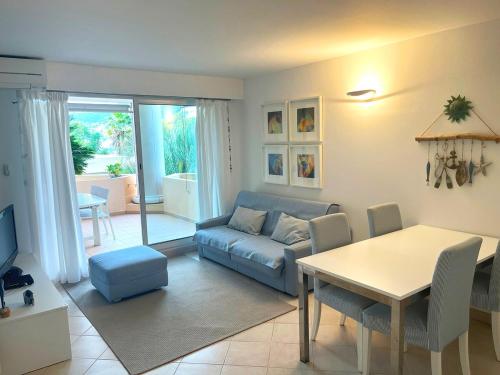 Lovely flat with terrace, swimming pool and garage