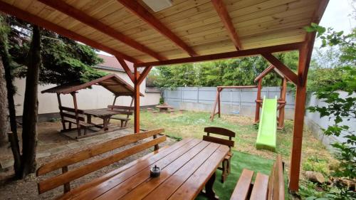 Szarkaláb Apartman