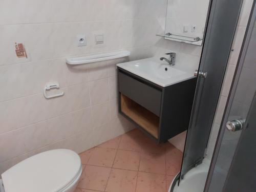 Kúpeľňa v ubytovaní Słoneczne Apartamenty w Poddąbiu