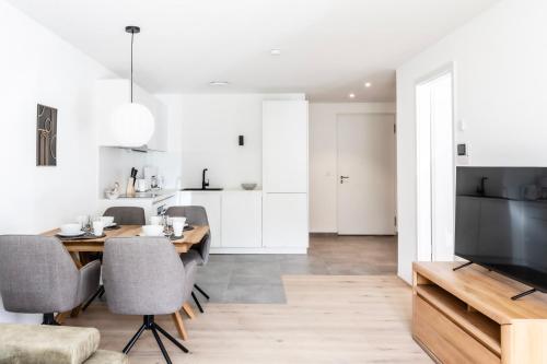 Rosengarten Apartmentsにあるキッチンまたは簡易キッチン