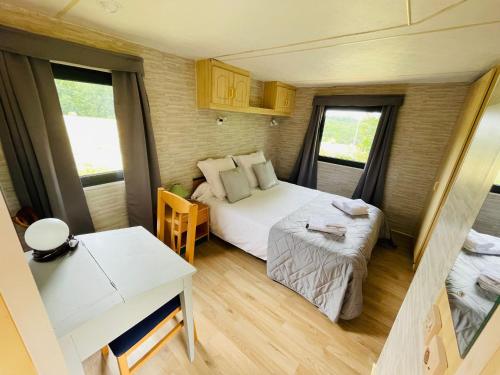 Ένα ή περισσότερα κρεβάτια σε δωμάτιο στο Petit coin de paradis