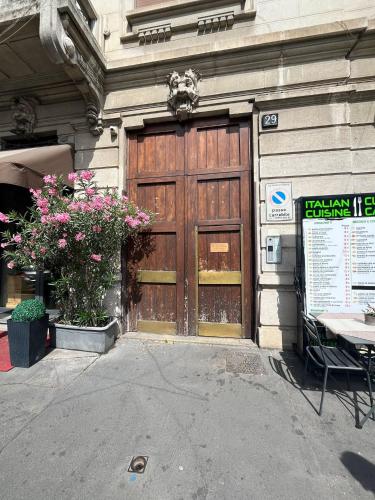 Central 6 min from Duomo Design Apt In Milan