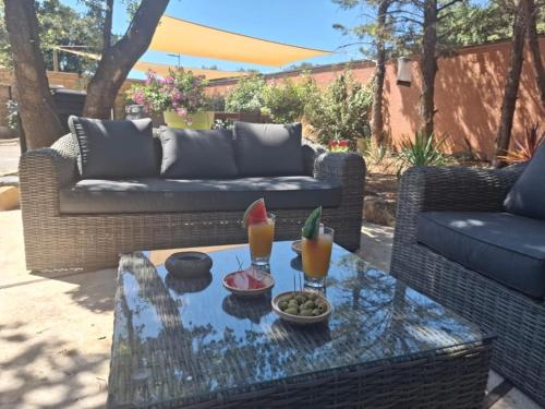 Location indépendante au cœur des Alpilles pour 2 personnes avec Jacuzzi