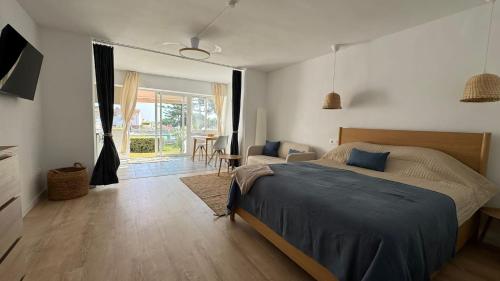 Sunny Sea Garden Apartment