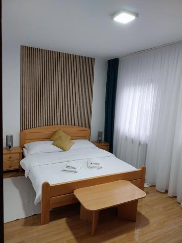 Posteľ alebo postele v izbe v ubytovaní Apartment Petra i Nikola