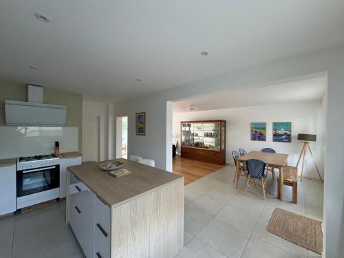Maison familiale avec jardin et parking , à 300m de la plage