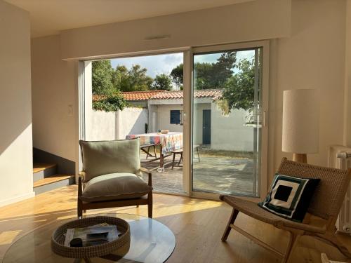 Maison familiale avec jardin et parking , à 300m de la plage