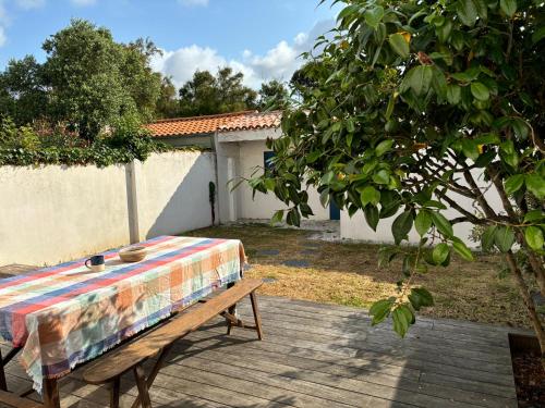 Maison familiale avec jardin et parking , à 300m de la plage
