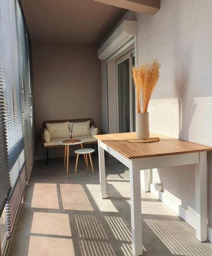 Balcó o terrassa a Fully renovated apartment