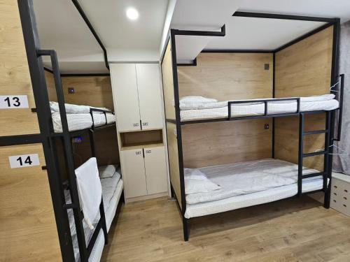 Кровать или кровати в номере Central Guest House