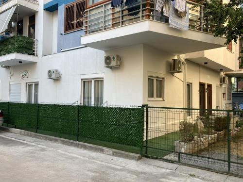 Apartment Oasis with garage, Shkembi i Kavajes, 200 m from the beach