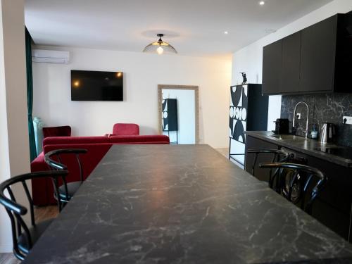 Cap Estérel Vivez le Prestige dans un Spacieux Appartement Haut de Gamme avec Vue Mer, piscines