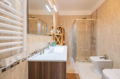 Tavira Getaway with Balcony and Sea View