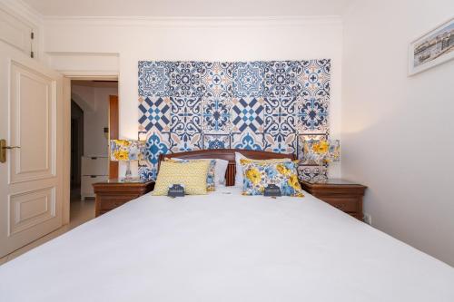 Tavira Getaway with Balcony and Sea View