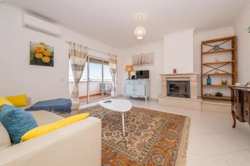 Tavira Getaway with Balcony and Sea View