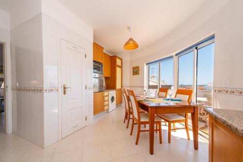Tavira Getaway with Balcony and Sea View