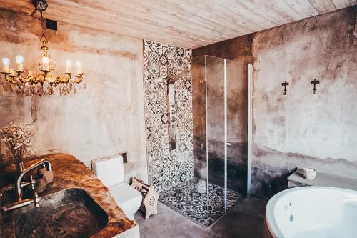 a bathroom with a sink toilet and a shower at Ginger and Coco in Tandil