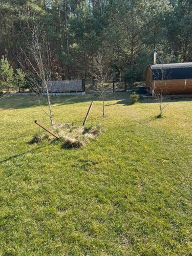Κήπος έξω από το Domki trzy jeziora z zewnętrznym SPA - sauna, balia do schładzania i jacuzzi