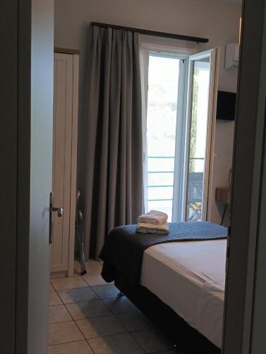 Фотография из галереи Paxos Rock Apartments в Гайосе