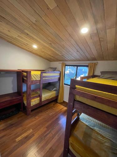 a room with two bunk beds and a window at LUXO Casa en Valle de Bravo con jacuzzi y espectacular vista al lago in Valle de Bravo
