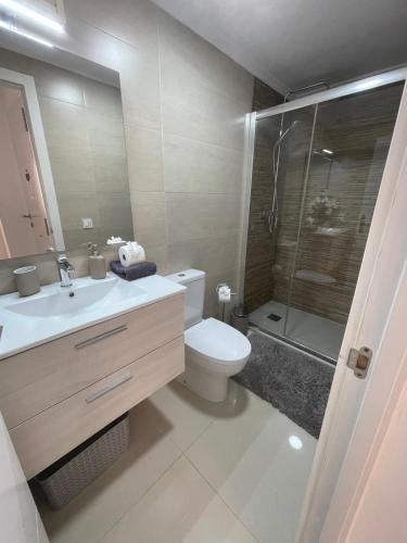Reel Apartments- Walk to the beach and centre