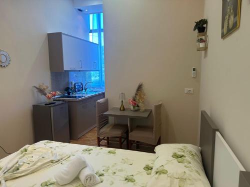Una cama o camas en una habitación de Hotel Osmani