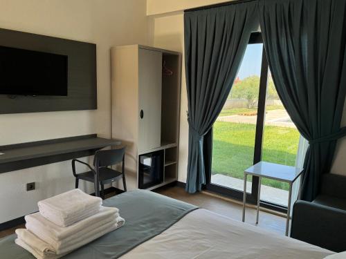 Postel nebo postele na pokoji v ubytování Kirykos Otel
