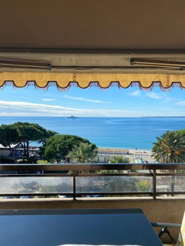 Luxurious large 2 rooms with panoramic sea view, AC