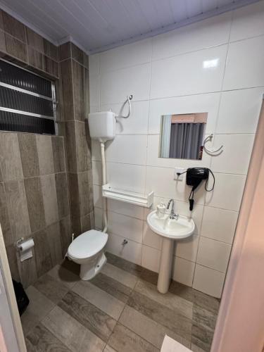 Ένα μπάνιο στο Residencial Hostel Villa Germânia