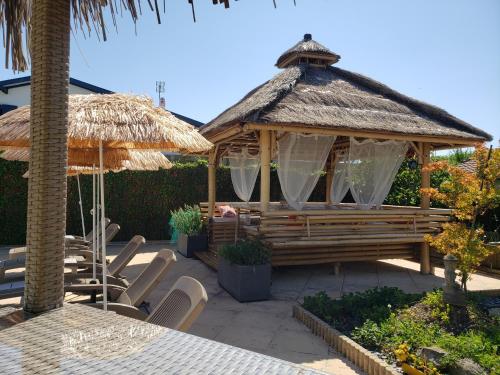 Κήπος έξω από το Studio Zure Ondoan - SPA et piscine chauffée