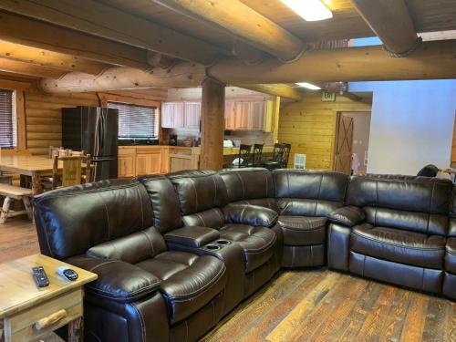 Χώρος καθιστικού στο Angler's Lodge